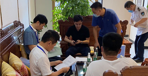 2020年7月9日广东省卫生局来我司就环境卫生、机器设备、人员管理、自检自查各项管理制度展开检查指导工作